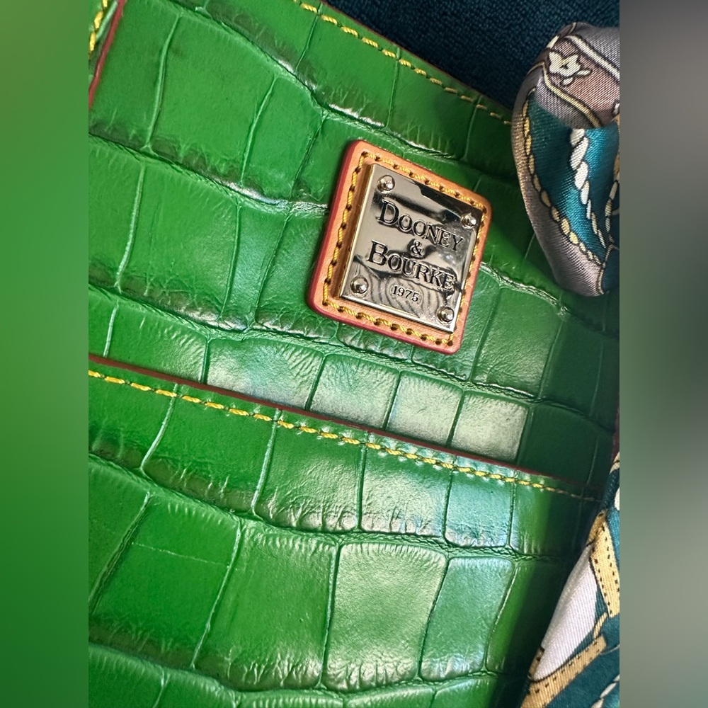 Rare Green Dooney & Bourke Croc-Embossed Leather Tote with Scarf - Picture 2 of 7